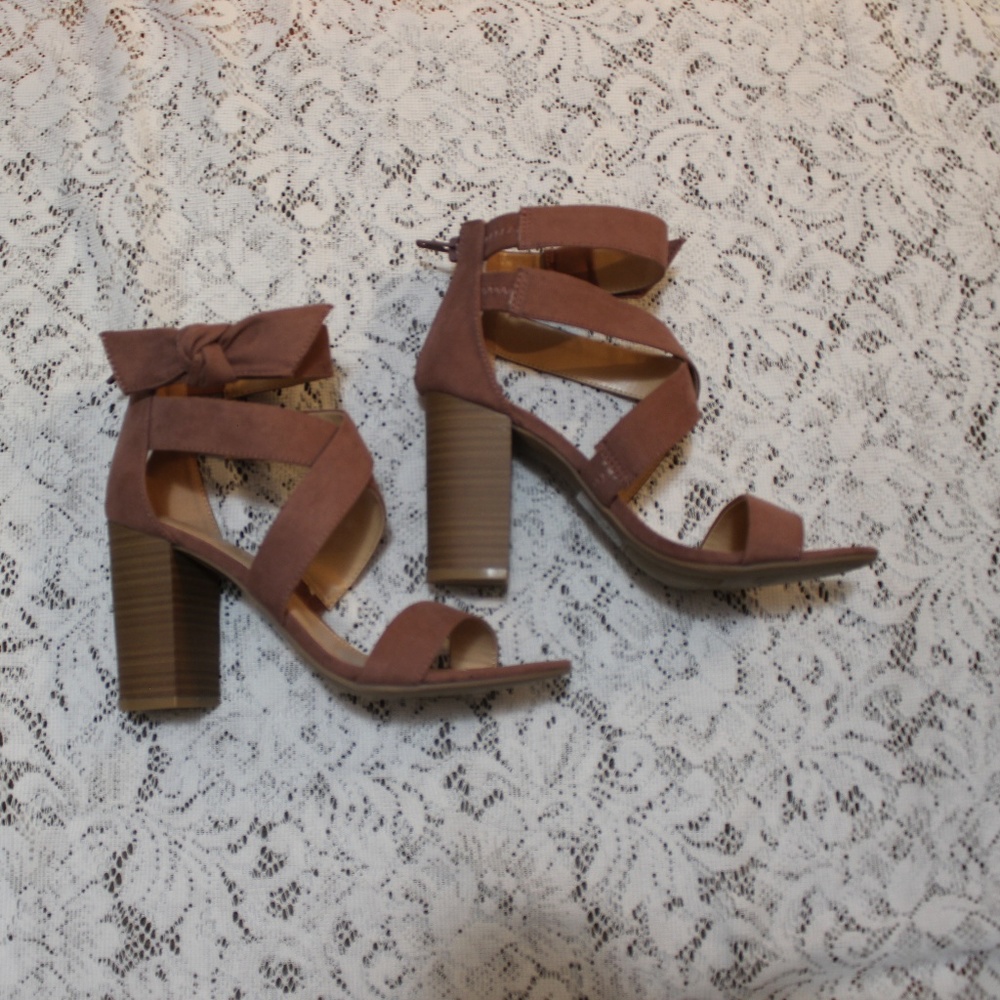 NEW Lauren Conrad Mauve Shoes